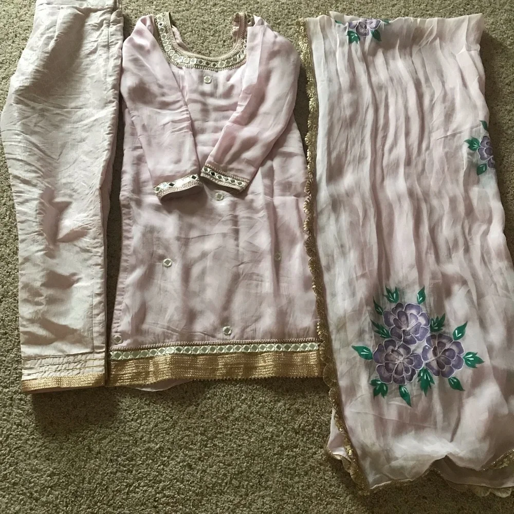 Light Lavender Pink Salwar Kameez - Picture 4 of 9